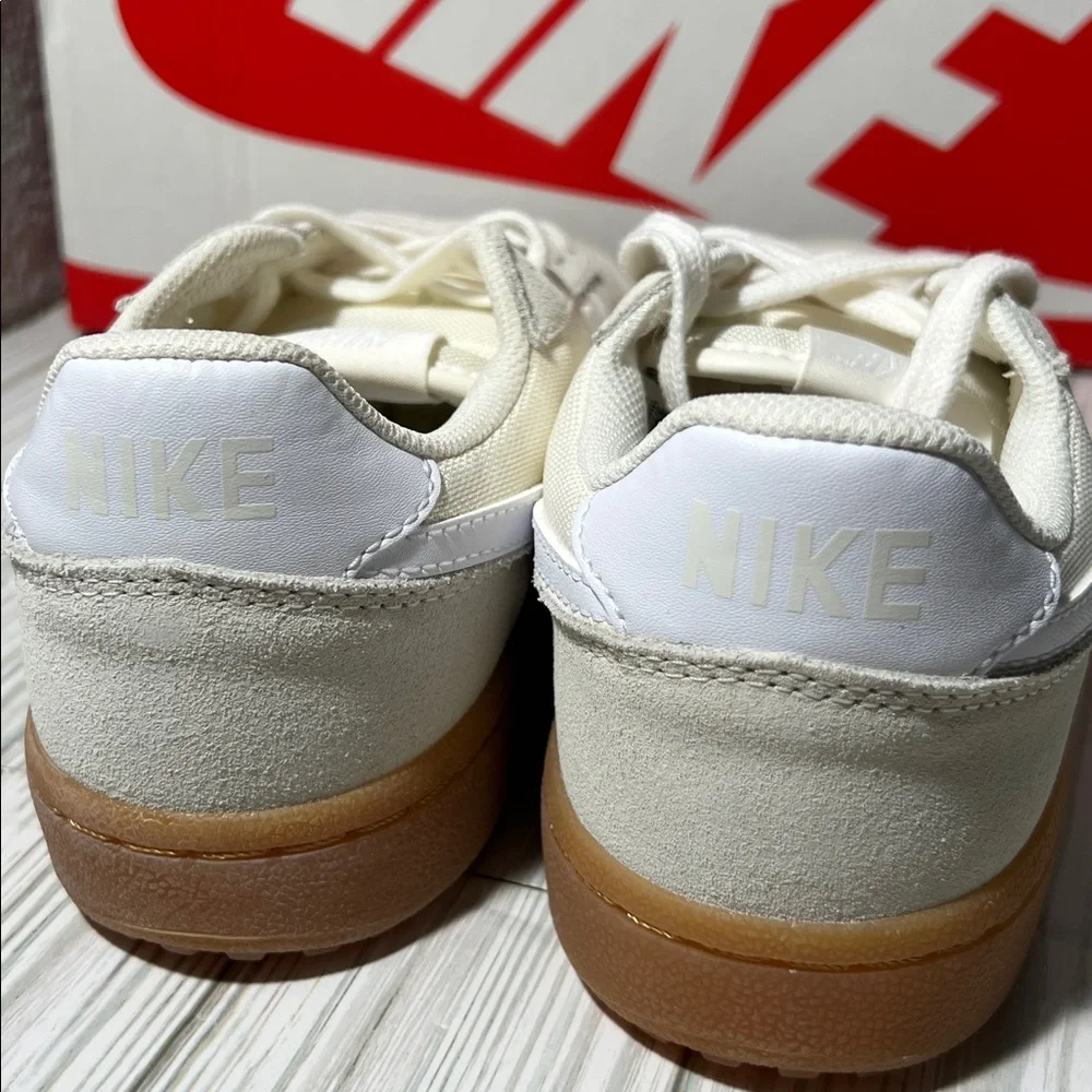 Nike Field General sneaker shoe white Ivory Gum (GS) youth‎ size 7Y IF0465-102